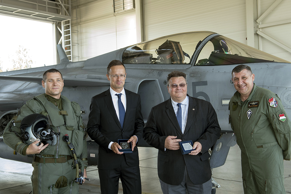Péter Szijjártó at Siaula airbase